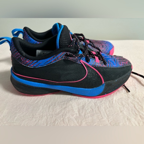 Nike - ZOOM FREAK 5 GS 'EMERGING POWERS' - Size 5Y - Picture 1 of 8